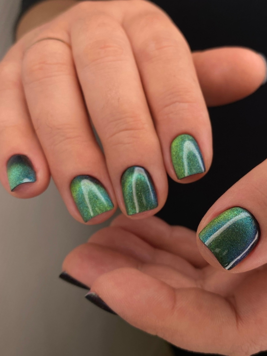 Новогодний маникюр 2026 Архангельск: Идея трендового дизайна ногтей с блеском, идеально подходящая для праздников. Качественный праздничный маникюр от Салона красоты "Мускат"